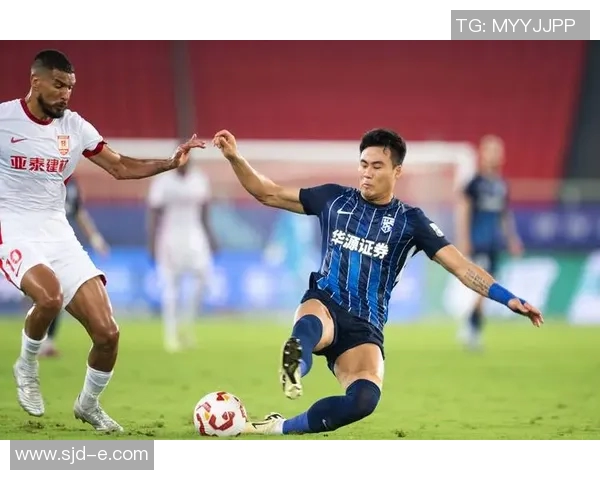 武汉足球队整体压制战术解析与球队发展新思路探讨